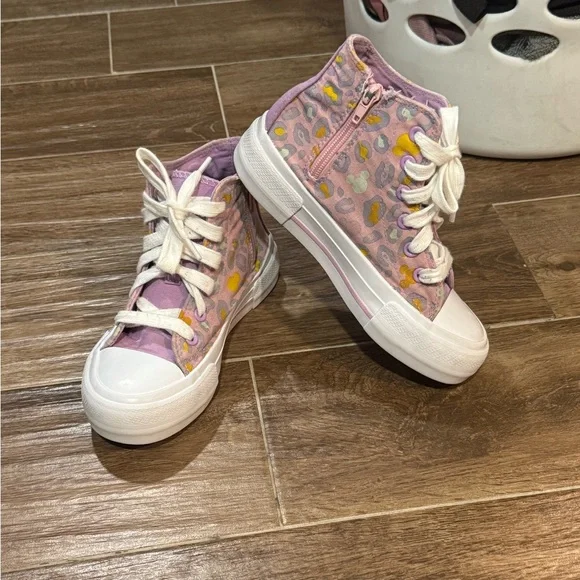 Girls size 1Y Minnie Mouse zip up high top shoes - Picture 1 of 6